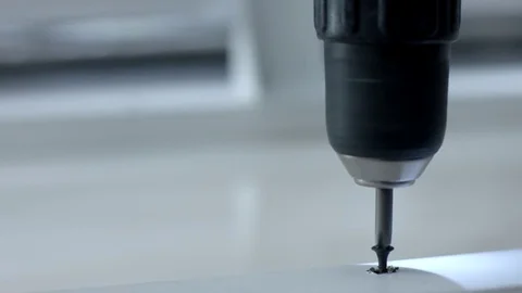 Power drill on a screw close up Vidéo 75166950