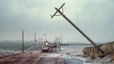 Power line workers deal with broken poles during ice storm Видео 59685518