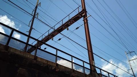 Power lines above train tracks Vídeo Stock 108194320