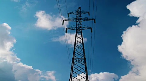 Power lines on a background cloudy sky. 4K. FULL HD, 4096x2304. 库存影片 35738231