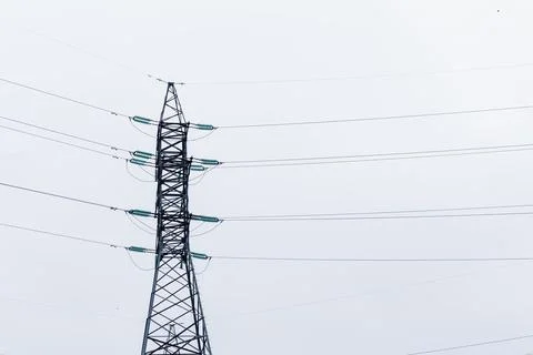 Power lines on the background of the cloudy sky. Foto stock