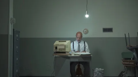 Power outage in the office Video stock 118077916