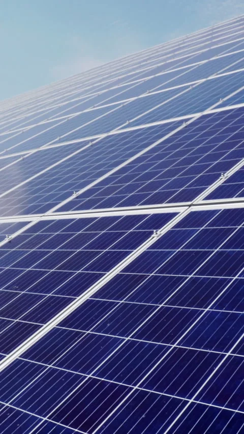 Power plant using renewable solar energy with sun. Vertical video. Video stock 272298320