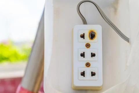 The power plug white is damaged there are burns is the cause of the fire Foto stock