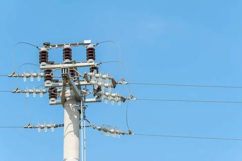 Power pole with external electric separator on top Power isolator switch m... Foto stock