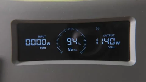Power station display panel showing active output consumption without input Vidéo 347069020
