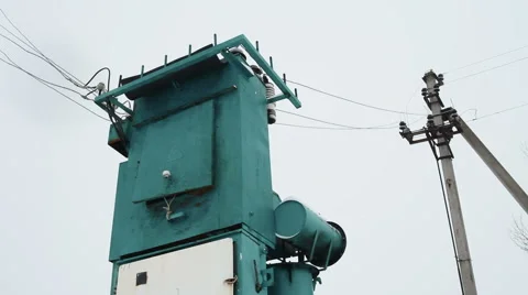 Power transformer in cold windy winter day 스톡 동영상 60006378
