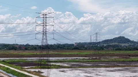 Power Transmission Tower in Open Landscape with Hills and Cloudy Sky Vídeos de archivo 344819036