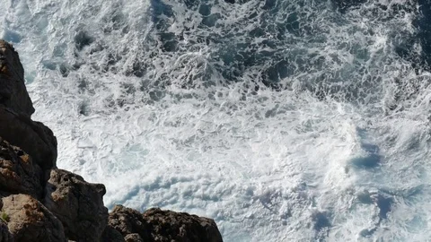 The power of the weaves on the rocks 库存影片 85423406