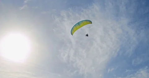Powered Paragliding, man flys over beach with Powered Paraglider. With Sound Stock-Footage 141769251