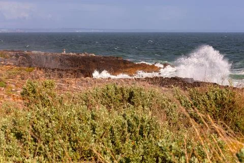 Powerful Atlantic Waves Breaking on Rocky Coast at Boca do Inferno Cascais Fotos de archivo