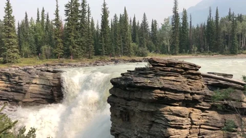 Powerful Bubbling Athabasca Falls in the Rocky Mountains. 스톡 동영상 129398799