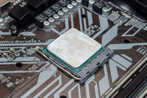 Powerful CPU with applied thermal grease on a personal computer. The process  Foto stock