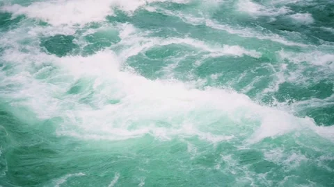 Powerful currents and whitewater rapids of Niagara River showcasing natures Vidéo 295469372