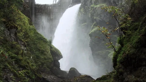 Powerful dam waterfall discharging into a gorge 스톡 동영상 333203680
