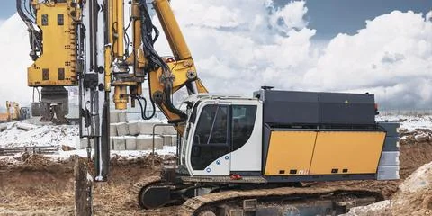 A powerful drilling rig for peeling at a construction site. Photos
