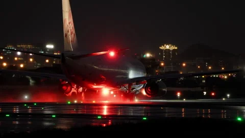 Powerful Engine Water Spray Boeing 737 Passenger Airplane Takeoff in Rain, Night Video stock 258046183