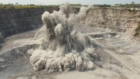 Powerful explosion of stone rock in quarry with dynamite charge industrial minin Vídeo Stock 169232962