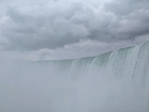 A powerful low angle view from the bottom of Niagara Falls Foto stock