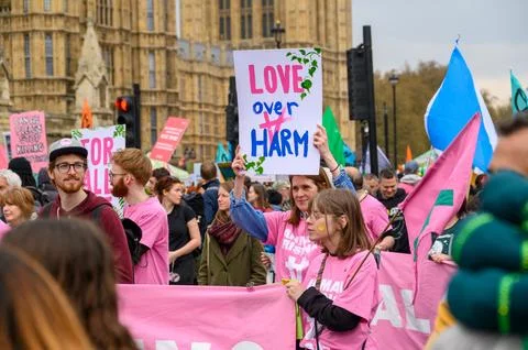 Powerful Message: Love over Harm at XR March Foto stock