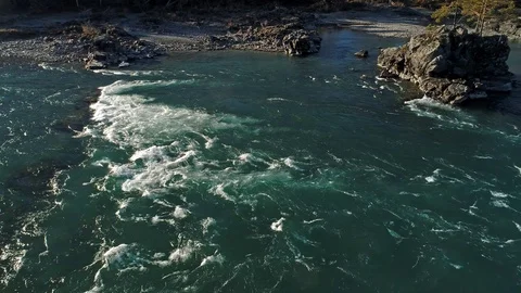 Powerful Mountain River Видео 102250491