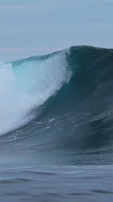 Powerful ocean wave at Indian Ocean.Vertical video Stock Footage 295771191