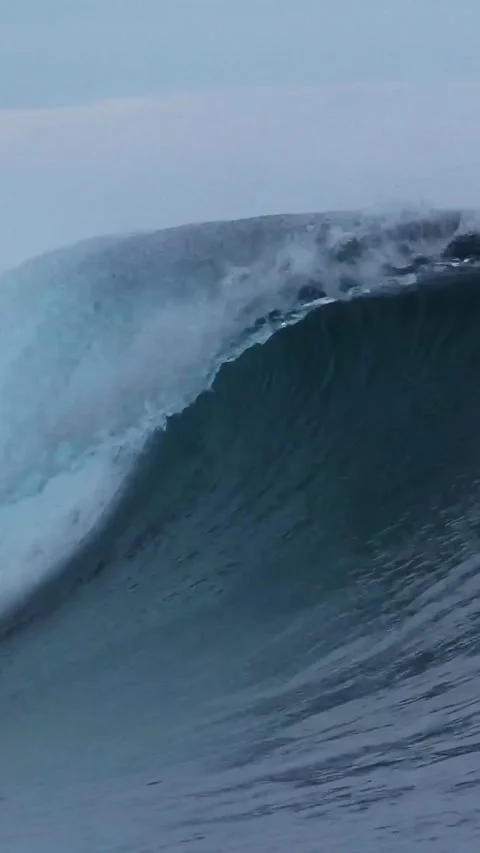 Powerful ocean wave at Indian Ocean.Vertical video Stock Footage 295771210
