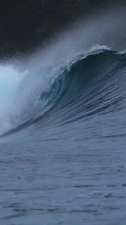 Powerful ocean wave at Indian Ocean.Vertical video Stock Footage 295771260