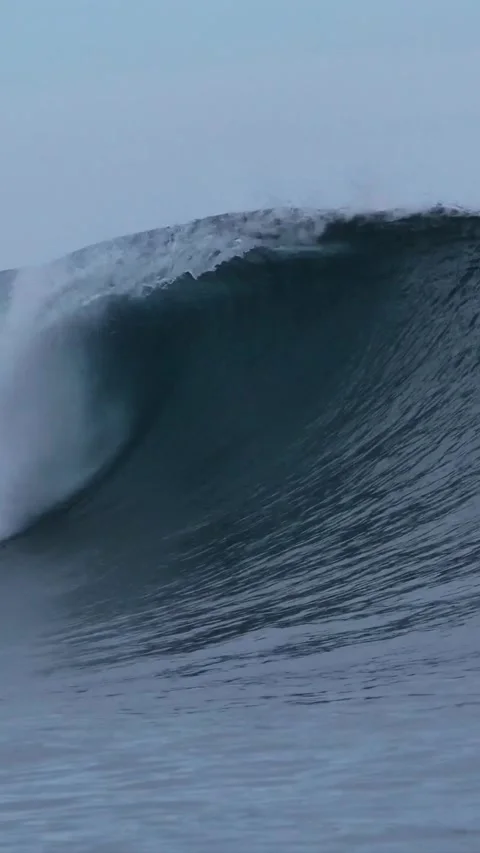 Powerful ocean wave at Indian Ocean.Vertical video Stock Footage 295771862