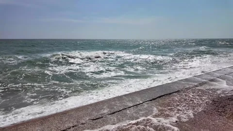 Powerful ocean waves breaking on promenade edge under storm conditions, slo.. Stock-Footage 332694194