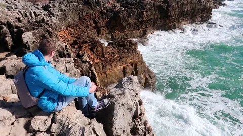 Powerful ocean waves crashing on the rocks. Pure power Stock-Footage 109549075