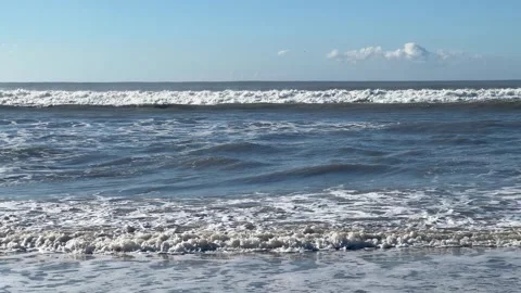 Powerful Ocean Waves in Daylight 스톡 동영상 330912923