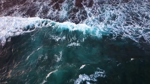 Powerful ocean waves Video stock 311387978