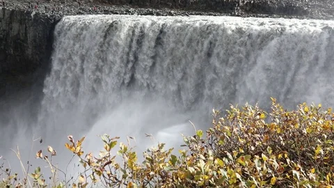 Powerful raging whitewater waterfall falling forcefully over a rocky Vidéo 96252741
