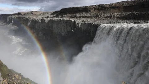 Powerful raging whitewater waterfall falling forcefully over a rocky Vídeo Stock 96252804
