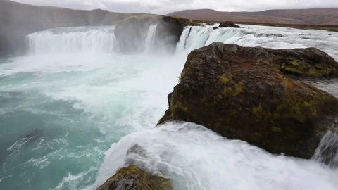 Powerful raging whitewater waterfall falling forcefully over a rocky Vídeo Stock 96253310