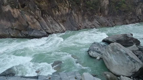 Powerful Rapids Crashing Through Tiger Leaping Gorge – Dramatic Yangtze River Stock Footage 325334550