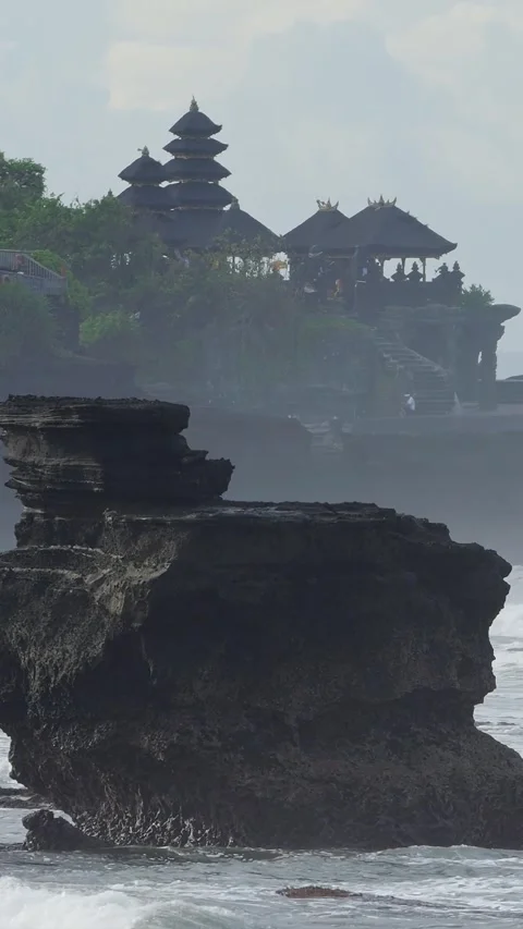 Powerful Sea Boulder In Front With Temple Background And Rough Waves Видео 330974333