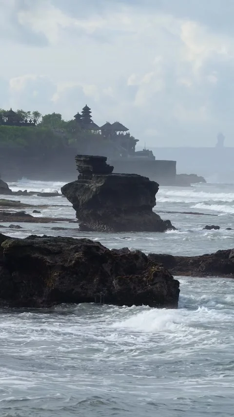 Powerful Sea Boulder In Front With Temple Background And Rough Waves Видео 330974452