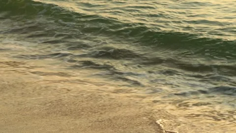 Powerful sea wave splashing on the beach with white foam and sand. Stock-Footage 331488068