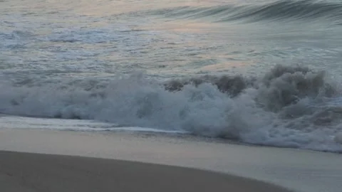 Powerful sea wave splashing on the beach with white foam and sand. Stock-Footage 331488103