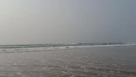 Powerful Sea Waves Hitting the Beach 스톡 동영상 331114186