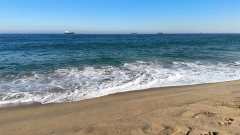 Powerful sea waves hitting the beach with white foam Видео 332988802