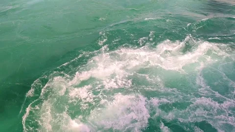 Powerful Ship Wake and White Foam in Turquoise Sea Water Top View Vídeos de archivo 332684482