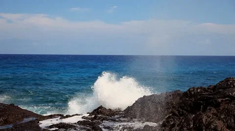 Powerful shot waves on the rocks Vidéo 43165654