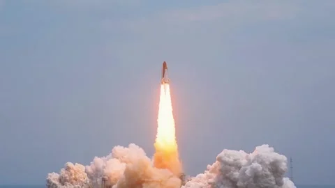 Powerful Space Shuttle Rocket Launch into Space from Pad, with Flame and Smoke Stockbeeldmateriaal 334091747