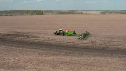 Powerful, state-of-the-art seeding system in the field Видео 151496289