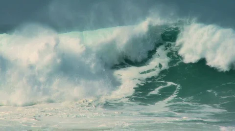 Powerful Surfing Waves 60FPS Video stock 630618