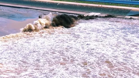 Powerful Tidal Bore Crashing Against River Embankment Qiantang River China Stockbeeldmateriaal 342603323