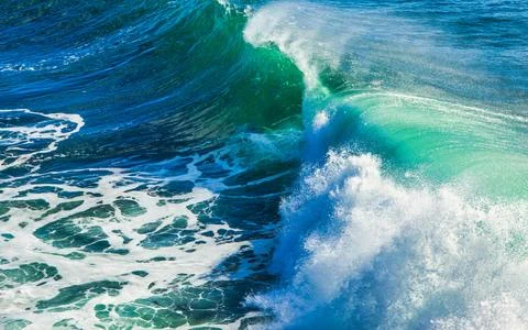 Powerful turquoise ocean wave cresting and breaking with white foam and spr.. Stock Photos